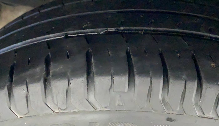 2014 Honda Brio S MT, Petrol, Manual, 54,104 km, Right Front Tyre Tread