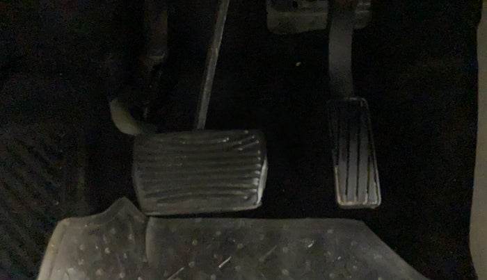 2021 Mahindra XUV300 W8 (O) 1.2 PETROL AMT, Petrol, Automatic, 17,012 km, Pedals