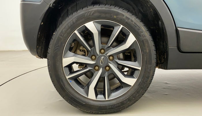 2021 Mahindra XUV300 W8 (O) 1.2 PETROL AMT, Petrol, Automatic, 17,012 km, Right Rear Wheel