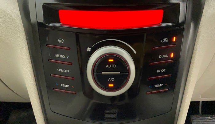 2021 Mahindra XUV300 W8 (O) 1.2 PETROL AMT, Petrol, Automatic, 17,012 km, Automatic Climate Control