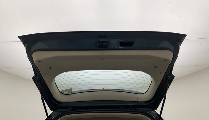 2021 Mahindra XUV300 W8 (O) 1.2 PETROL AMT, Petrol, Automatic, 17,012 km, Boot Door Open