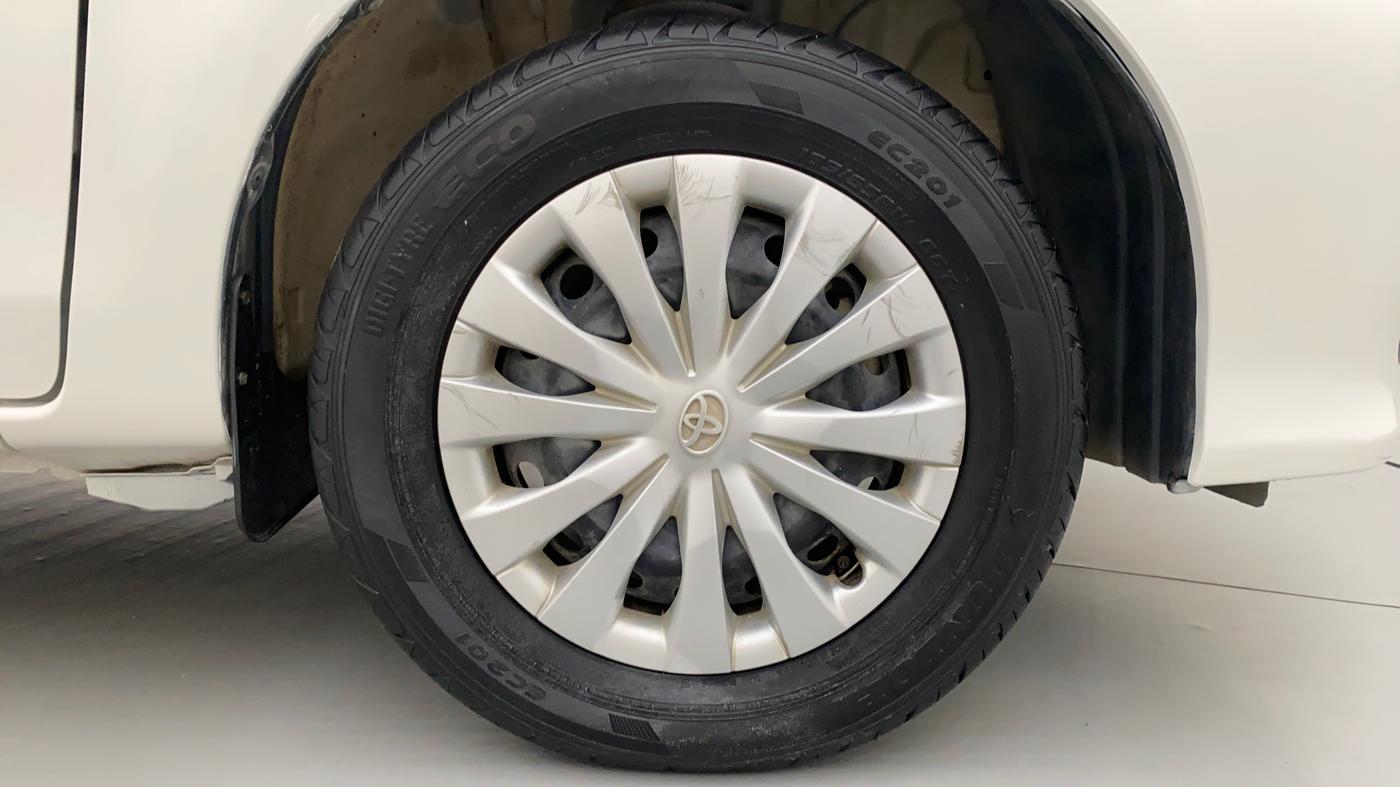 2017 Toyota Etios Liva V, Petrol, Manual, 37,402 km, Right Front Tyre