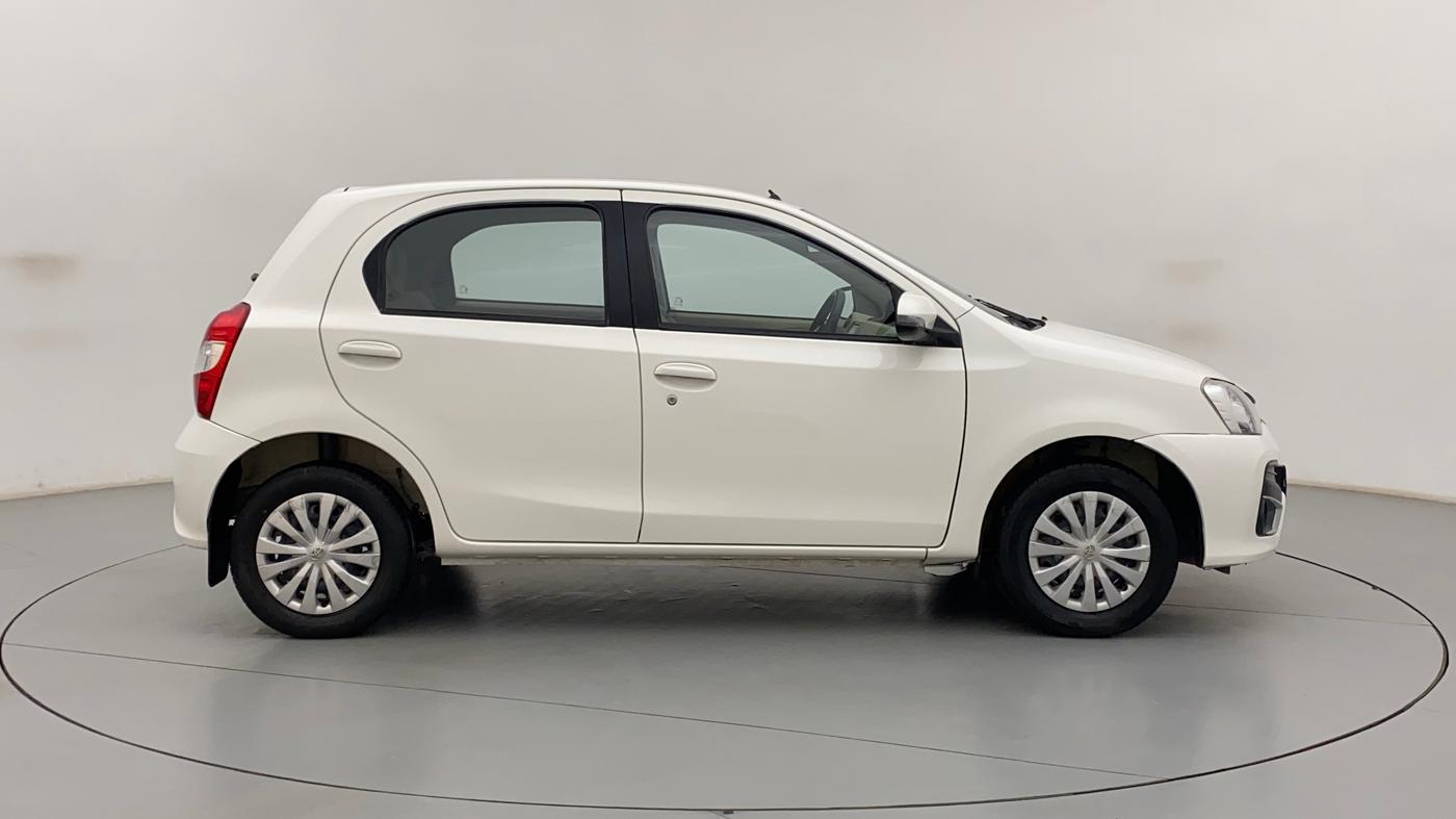 2017 Toyota Etios Liva V, Petrol, Manual, 37,402 km, Right Side View