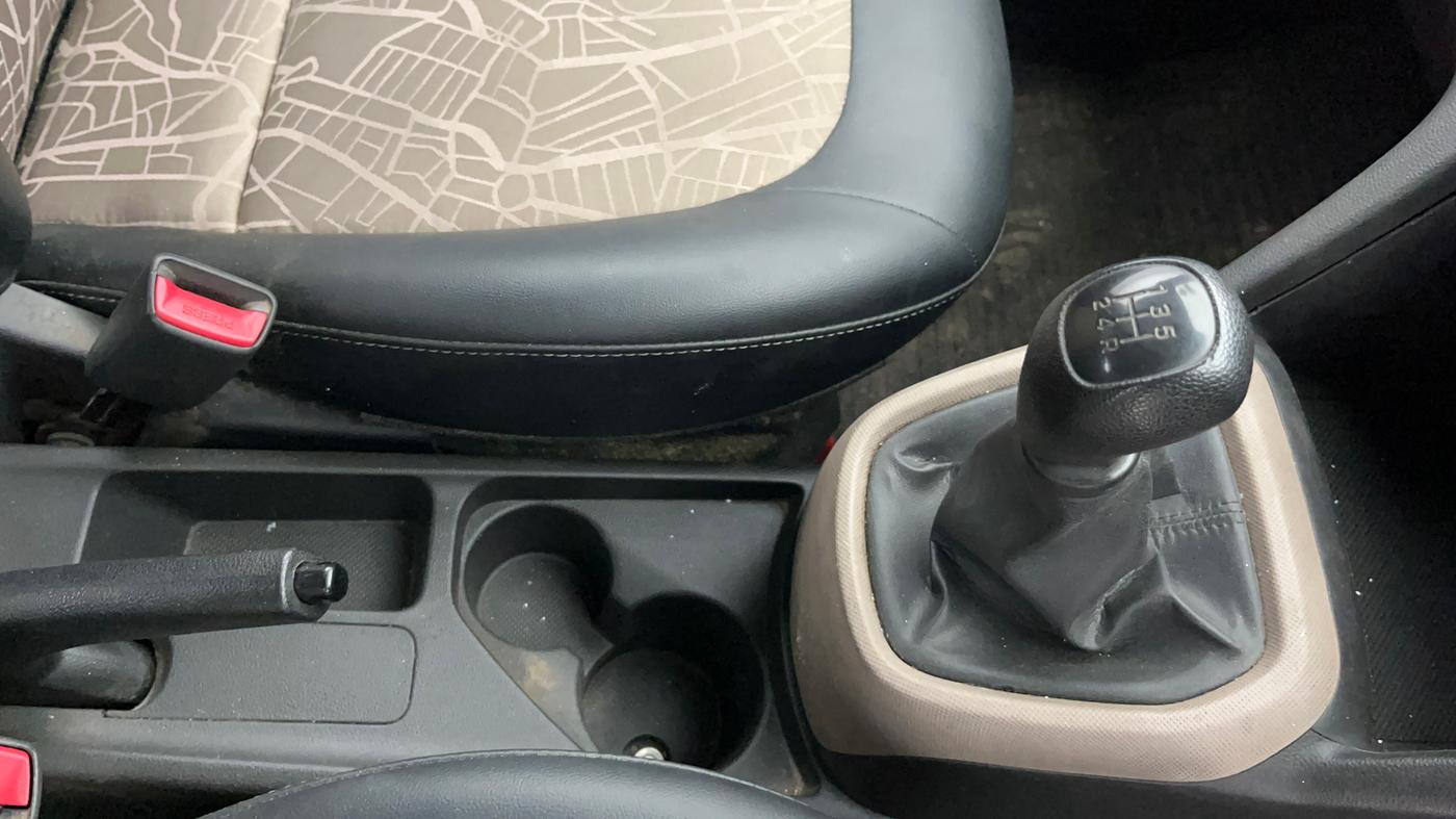 2019 Hyundai Grand i10 MAGNA 1.2 KAPPA VTVT, CNG, Manual, 51,079 km, Gear Lever