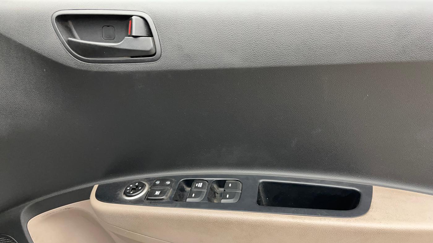 2019 Hyundai Grand i10 MAGNA 1.2 KAPPA VTVT, CNG, Manual, 51,079 km, Driver Side Door Panels Control