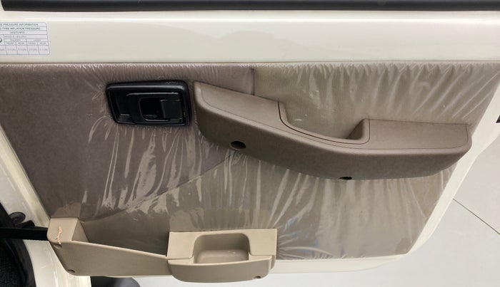 2022 Mahindra Bolero B6 (O), Diesel, Manual, 20,376 km, Driver Side Door Panels Control