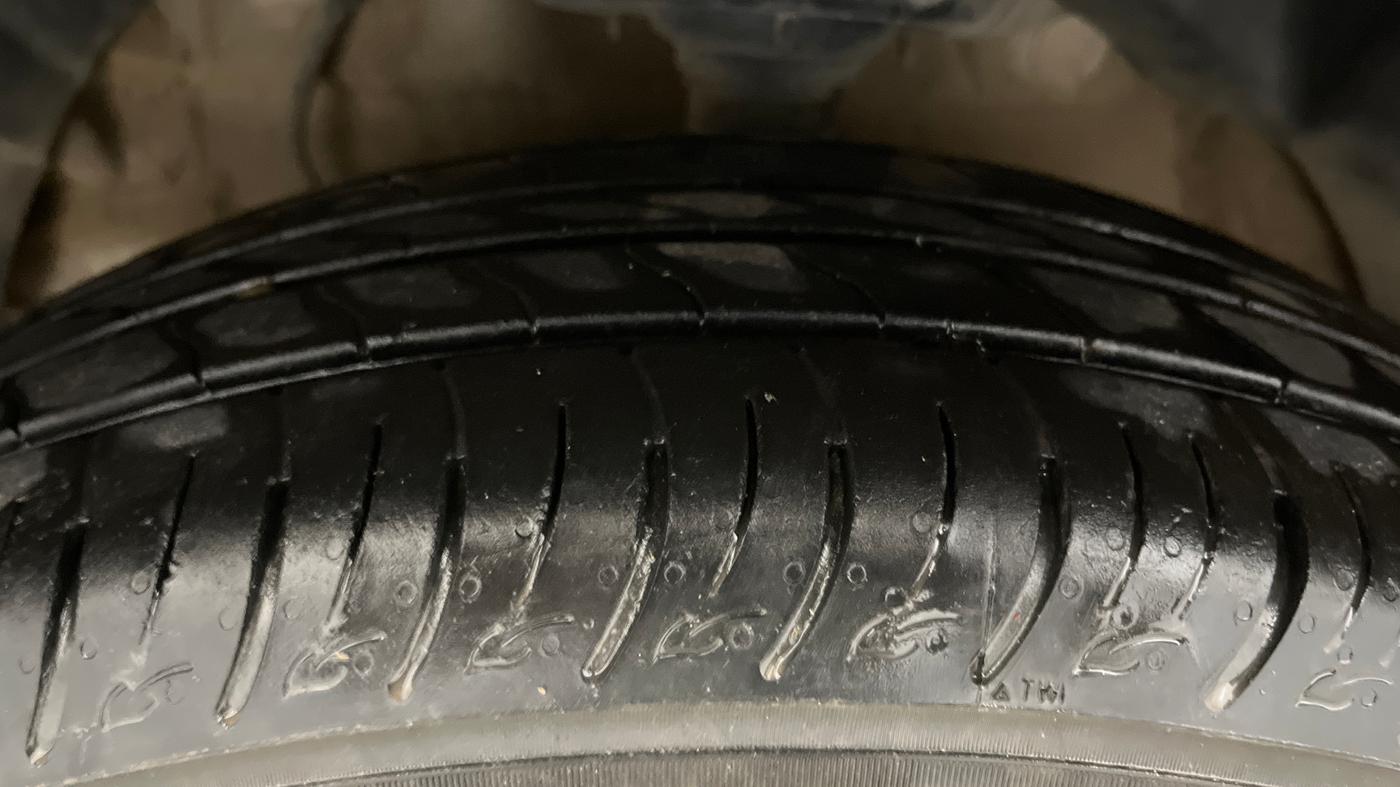 2022 Mahindra XUV300 W8 1.2 PETROL, Petrol, Manual, 29,466 km, Left Front Tyre Tread