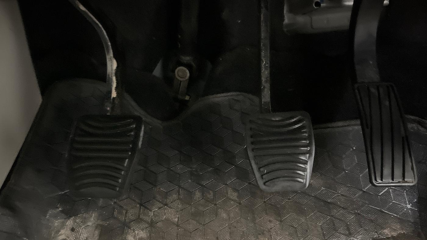 2022 Mahindra XUV300 W8 1.2 PETROL, Petrol, Manual, 29,466 km, Pedals