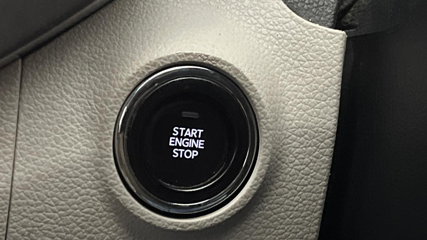 2022 Mahindra XUV300 W8 1.2 PETROL, Petrol, Manual, 29,466 km, Keyless Start/ Stop Button