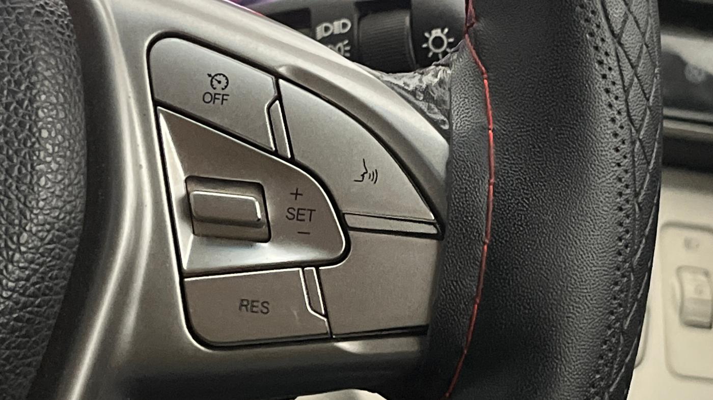 2022 Mahindra XUV300 W8 1.2 PETROL, Petrol, Manual, 29,466 km, Adaptive Cruise Control