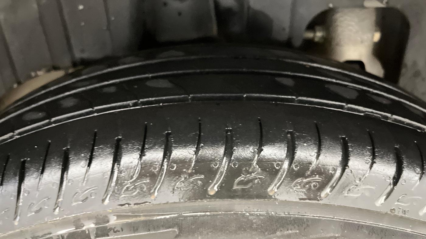 2022 Mahindra XUV300 W8 1.2 PETROL, Petrol, Manual, 29,466 km, Right Rear Tyre Tread