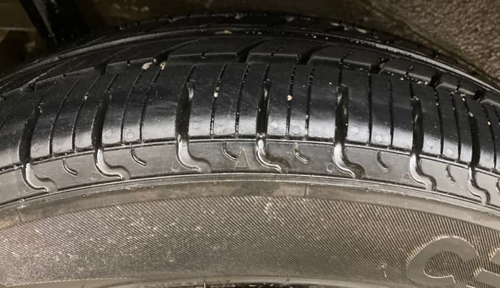 2018 Maruti Wagon R 1.0 VXI, Petrol, Manual, 39,266 km, Right Rear Tyre Tread