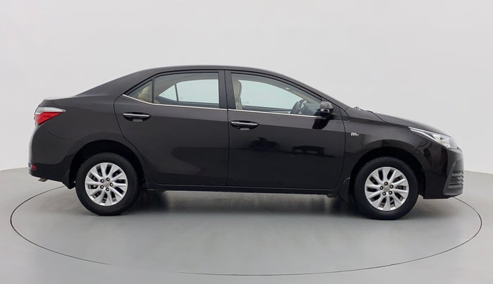 2017 Toyota Corolla Altis G, Petrol, Manual, 41,239 km, Right Side View