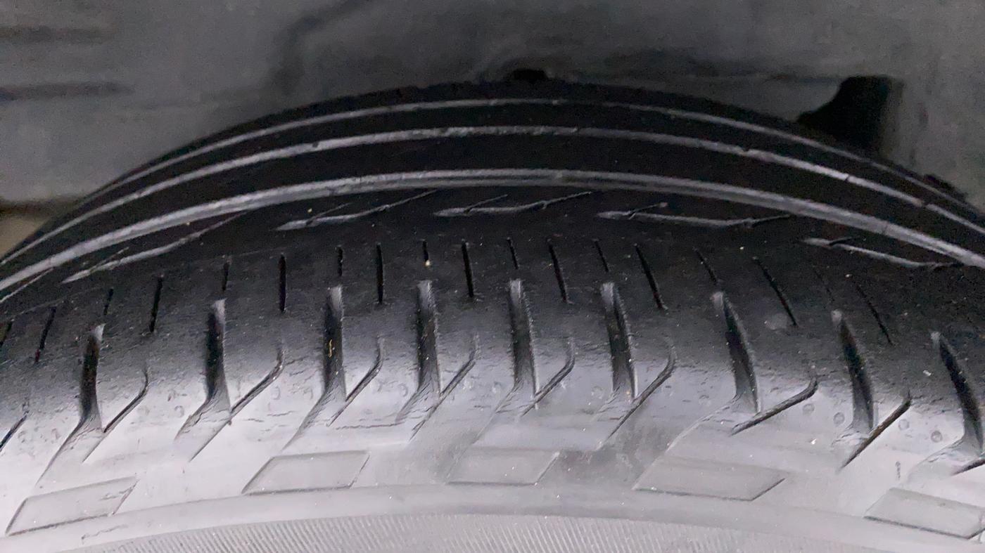 2017 Toyota Corolla Altis G, Petrol, Manual, 41,239 km, Right Rear Tyre Tread