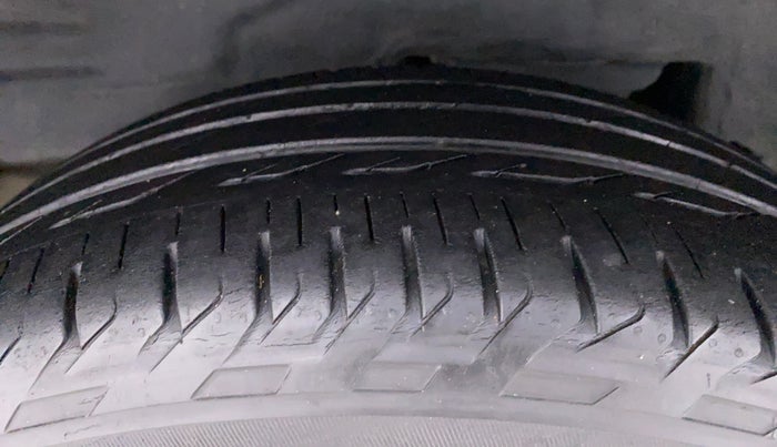 2017 Toyota Corolla Altis G, Petrol, Manual, 41,239 km, Right Rear Tyre Tread