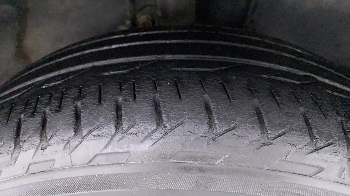 2017 Toyota Corolla Altis G, Petrol, Manual, 41,239 km, Right Front Tyre Tread