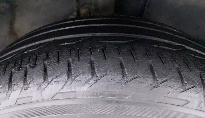 2017 Toyota Corolla Altis G, Petrol, Manual, 41,239 km, Right Front Tyre Tread