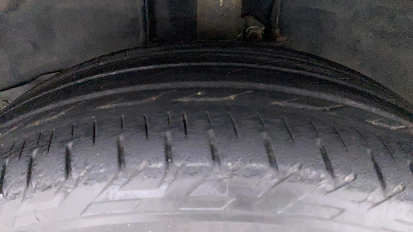 2017 Toyota Corolla Altis G, Petrol, Manual, 41,239 km, Left Front Tyre Tread