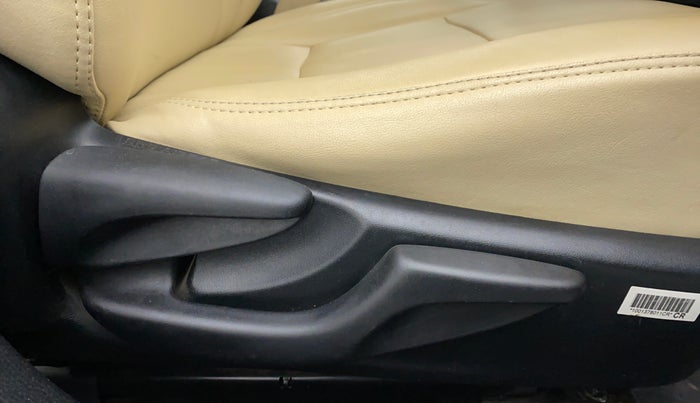 2017 Toyota Corolla Altis G, Petrol, Manual, 41,239 km, Driver Side Adjustment Panel