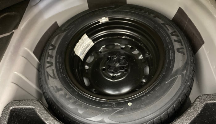 2016 Volkswagen Vento HIGHLINE 1.6 MPI, Petrol, Manual, 73,081 km, Spare Tyre