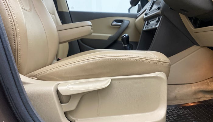 2016 Volkswagen Vento HIGHLINE 1.6 MPI, Petrol, Manual, 73,081 km, Driver Side Adjustment Panel