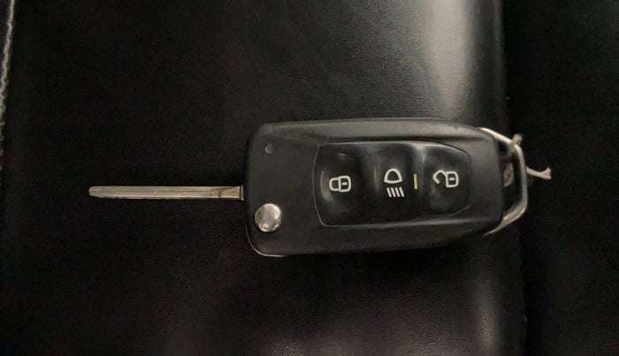 2021 Tata NEXON XMA SUNROOF PETROL, Petrol, Automatic, 93,789 km, Key Close Up