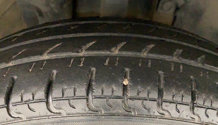 2018 Renault Kwid CLIMBER 1.0 AMT, Petrol, Automatic, 26,461 km, Right Front Tyre Tread