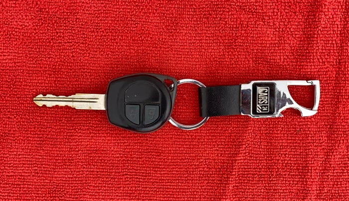 2017 Maruti Swift VXI D, Petrol, Manual, 60,266 km, Key Close Up