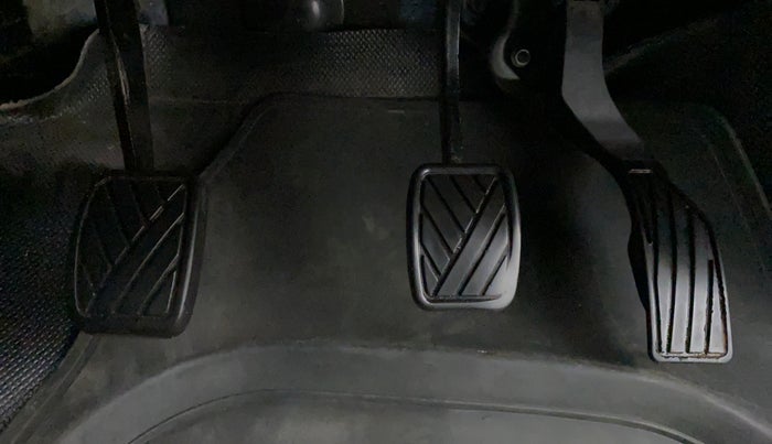 2017 Maruti Swift VXI D, Petrol, Manual, 60,266 km, Pedals