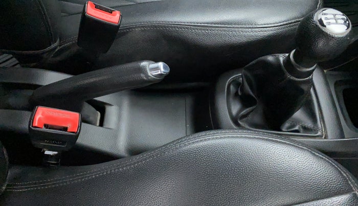 2017 Maruti Swift VXI D, Petrol, Manual, 60,266 km, Gear Lever