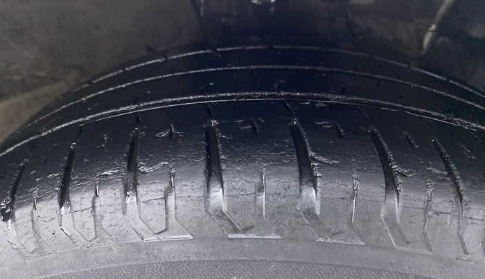 2017 Hyundai Verna 1.6 CRDI SX + AT, Diesel, Automatic, 51,751 km, Right Front Tyre Tread