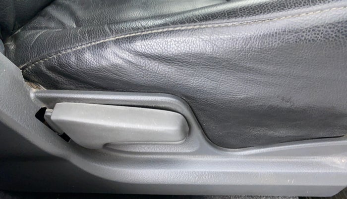 2010 Maruti Swift VXI D, Petrol, Manual, 21,660 km, Driver Side Adjustment Panel