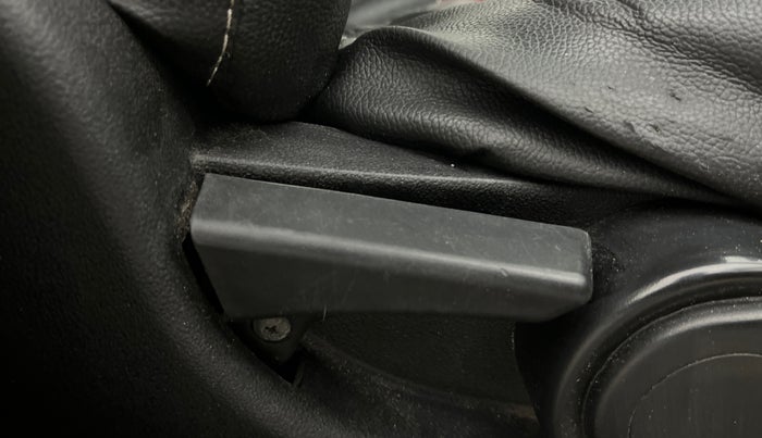 2019 Tata Tiago XZ PETROL, CNG, Manual, 1,13,145 km, Driver Side Adjustment Panel