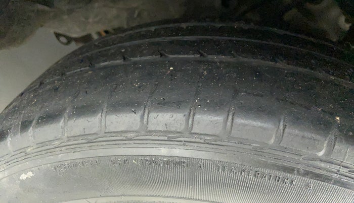 2014 Honda City E MT DIESEL, Diesel, Manual, 1,37,622 km, Right Front Tyre Tread