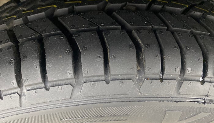 2013 Honda Brio S MT, Petrol, Manual, 71,149 km, Right Rear Tyre Tread