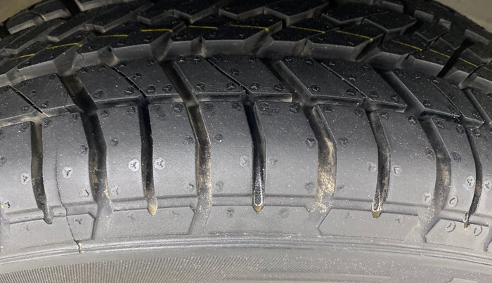 2013 Honda Brio S MT, Petrol, Manual, 71,149 km, Right Front Tyre Tread