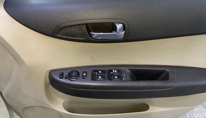 2014 Hyundai Elite i20 MAGNA 1.4 CRDI, Diesel, Manual, 88,426 km, Driver Side Door Panels Control