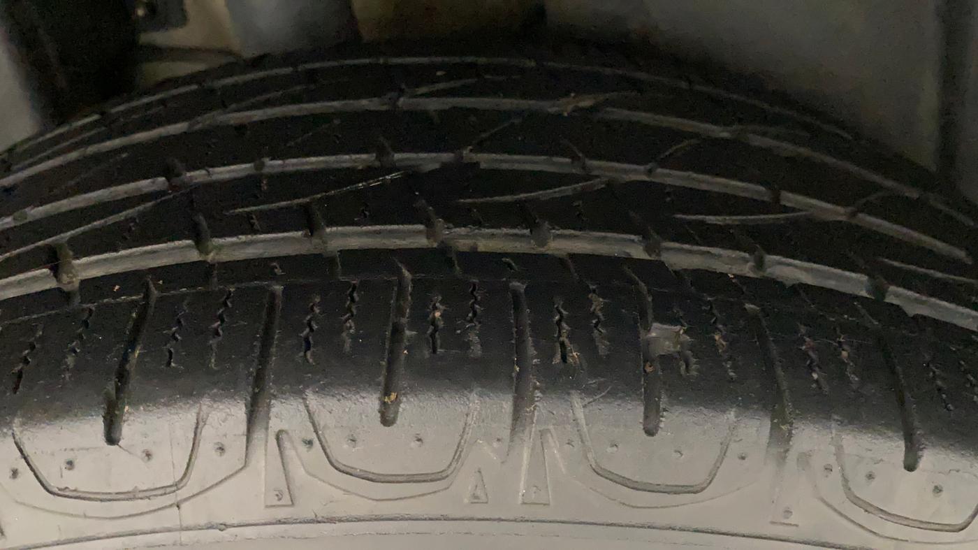 2020 Jeep Compass LONGITUDE PLUS 1.4 PETROL AT, Petrol, Automatic, 55,863 km, Right Rear Tyre Tread