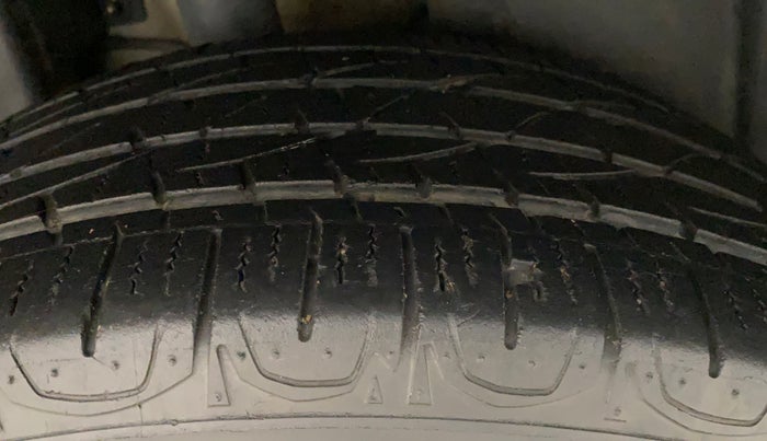 2020 Jeep Compass LONGITUDE PLUS 1.4 PETROL AT, Petrol, Automatic, 55,863 km, Right Rear Tyre Tread