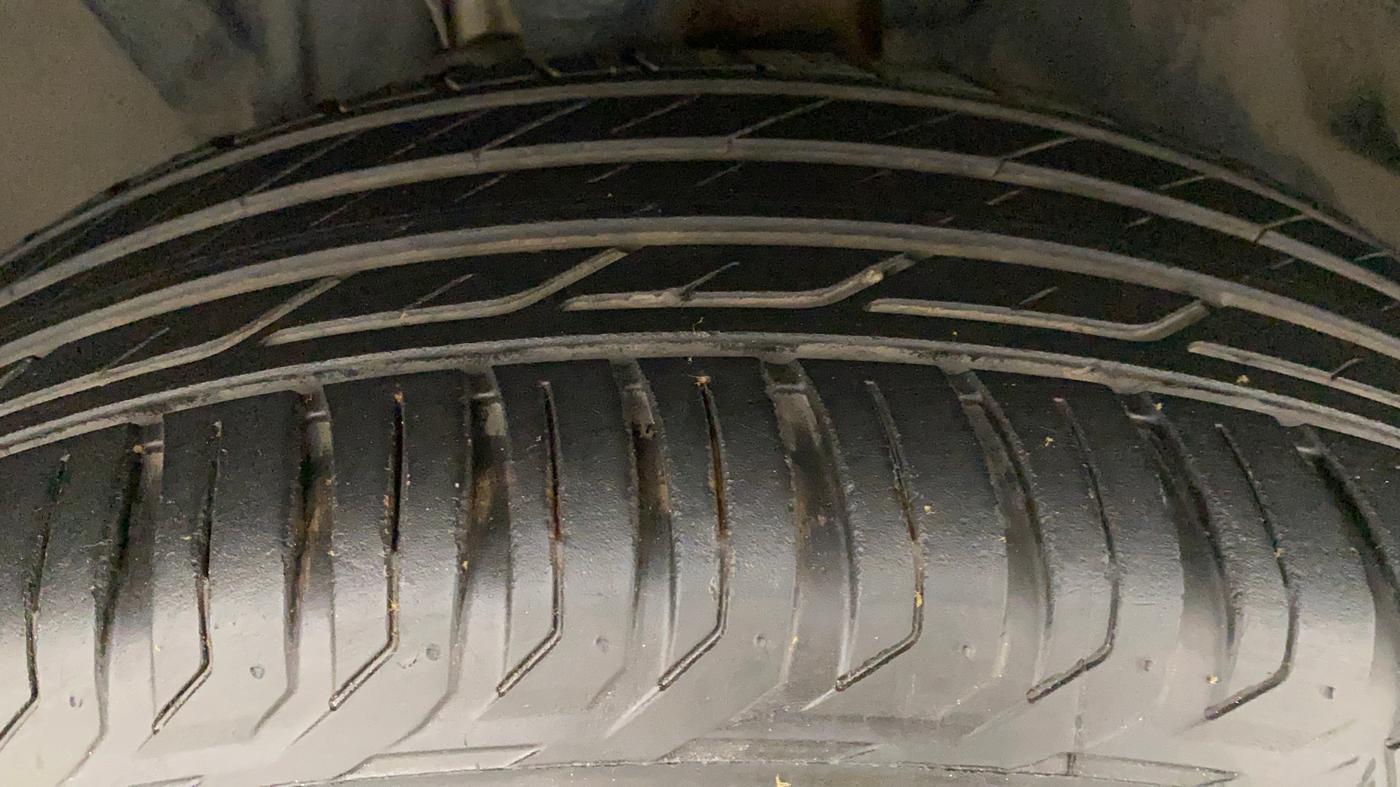 2020 Jeep Compass LONGITUDE PLUS 1.4 PETROL AT, Petrol, Automatic, 55,863 km, Right Front Tyre Tread