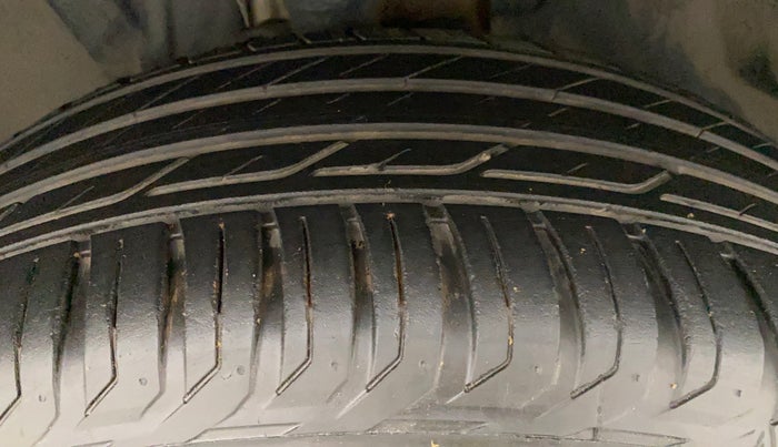 2020 Jeep Compass LONGITUDE PLUS 1.4 PETROL AT, Petrol, Automatic, 55,863 km, Right Front Tyre Tread