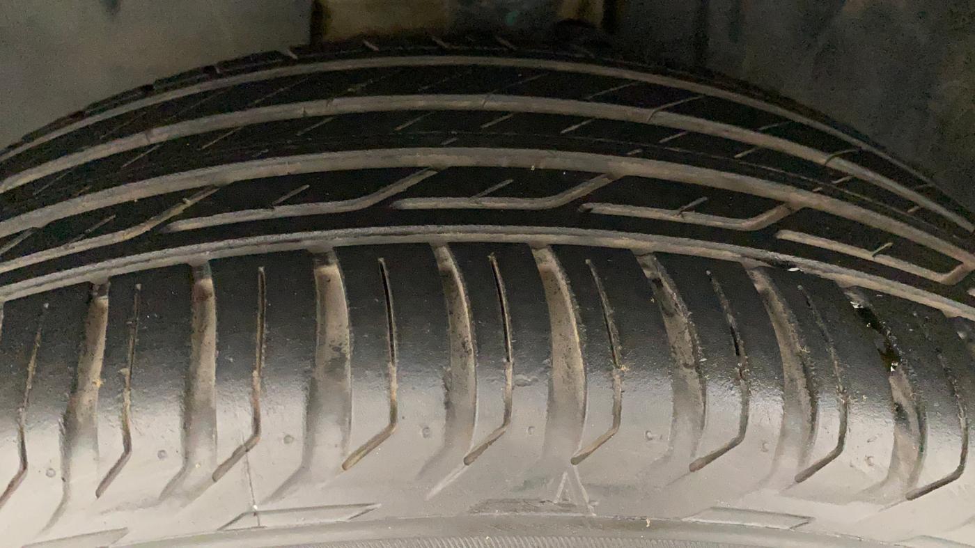 2020 Jeep Compass LONGITUDE PLUS 1.4 PETROL AT, Petrol, Automatic, 55,863 km, Left Front Tyre Tread