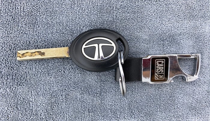 2021 Tata ALTROZ XM+ 1.2 RTN, Petrol, Manual, 8,005 km, Key Close Up