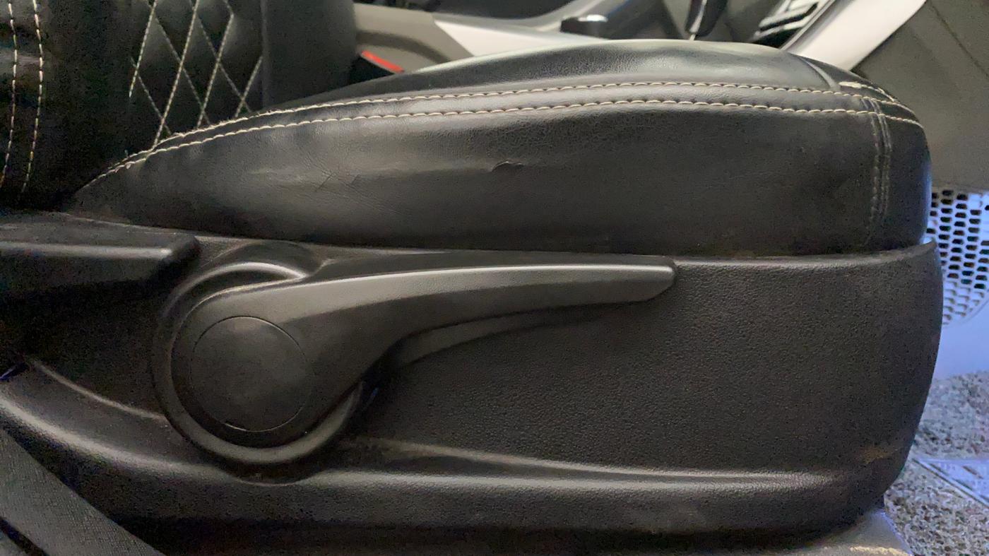2018 Tata NEXON XZA PLUS DIESEL DUAL TONE, Diesel, Automatic, 1,04,792 km, Driver Side Adjustment Panel