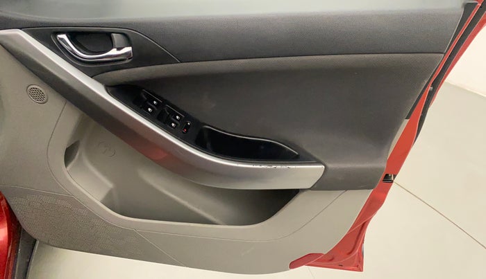 2018 Tata NEXON XZA PLUS DIESEL DUAL TONE, Diesel, Automatic, 1,04,792 km, Driver Side Door Panels Control