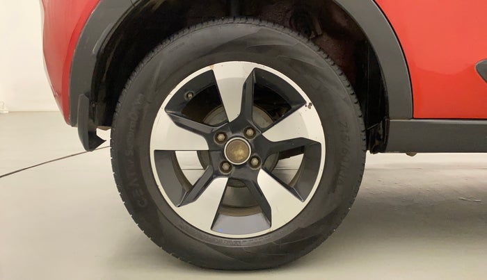 2018 Tata NEXON XZA PLUS DIESEL DUAL TONE, Diesel, Automatic, 1,04,792 km, Right Rear Wheel