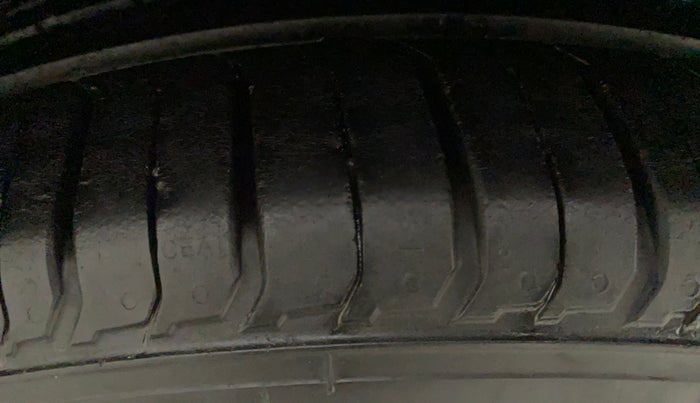 2018 Tata NEXON XZA PLUS DIESEL DUAL TONE, Diesel, Automatic, 1,04,792 km, Right Rear Tyre Tread
