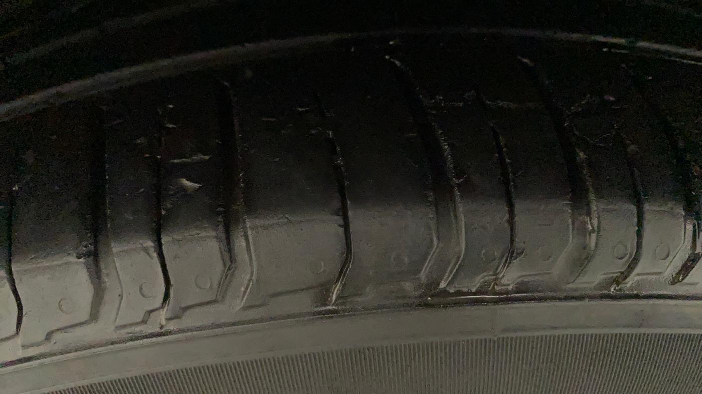2018 Tata NEXON XZA PLUS DIESEL DUAL TONE, Diesel, Automatic, 1,04,792 km, Left Front Tyre Tread