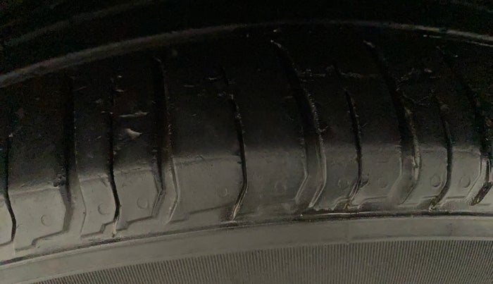 2018 Tata NEXON XZA PLUS DIESEL DUAL TONE, Diesel, Automatic, 1,04,792 km, Left Front Tyre Tread