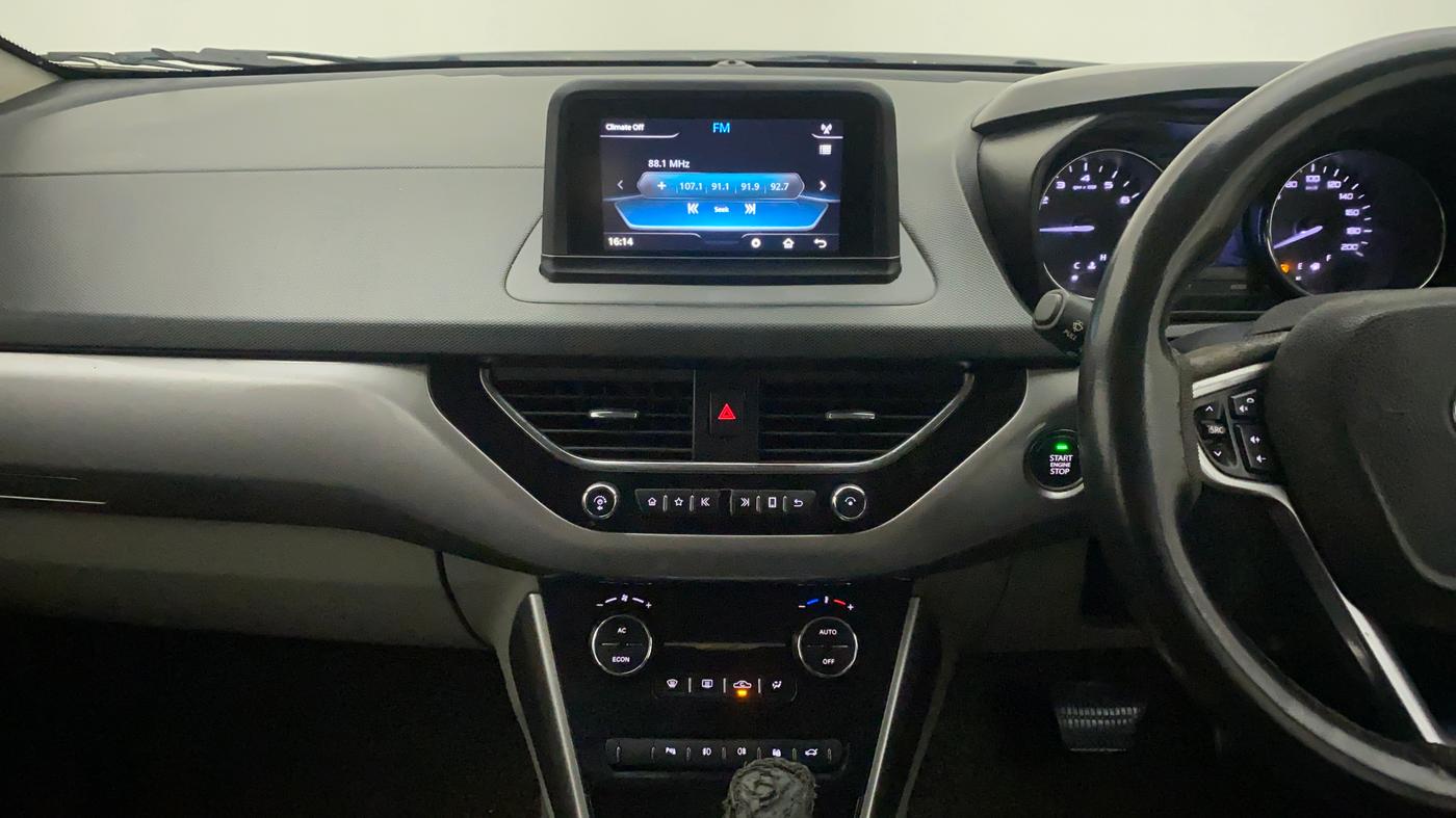 2018 Tata NEXON XZA PLUS DIESEL DUAL TONE, Diesel, Automatic, 1,04,792 km, Air Conditioner